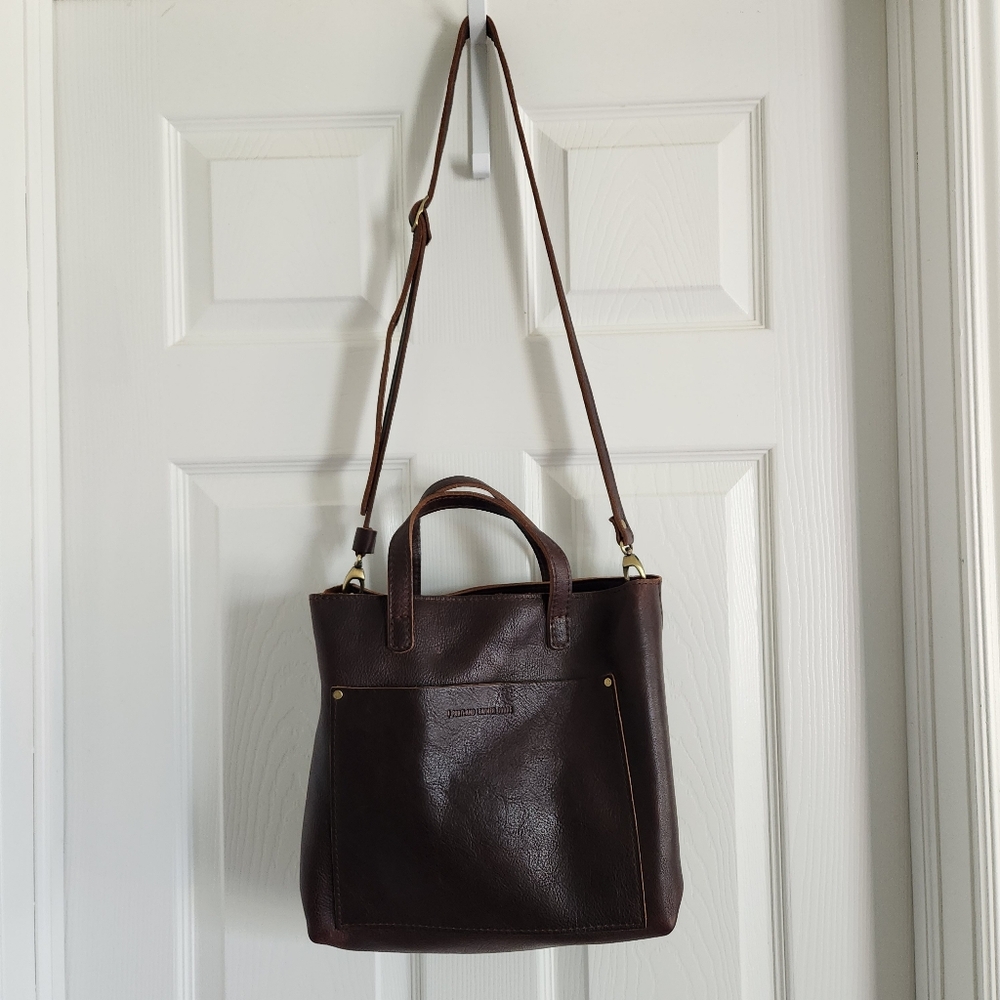 Portland Leather Medium Crossbody Tote in Coldbrew